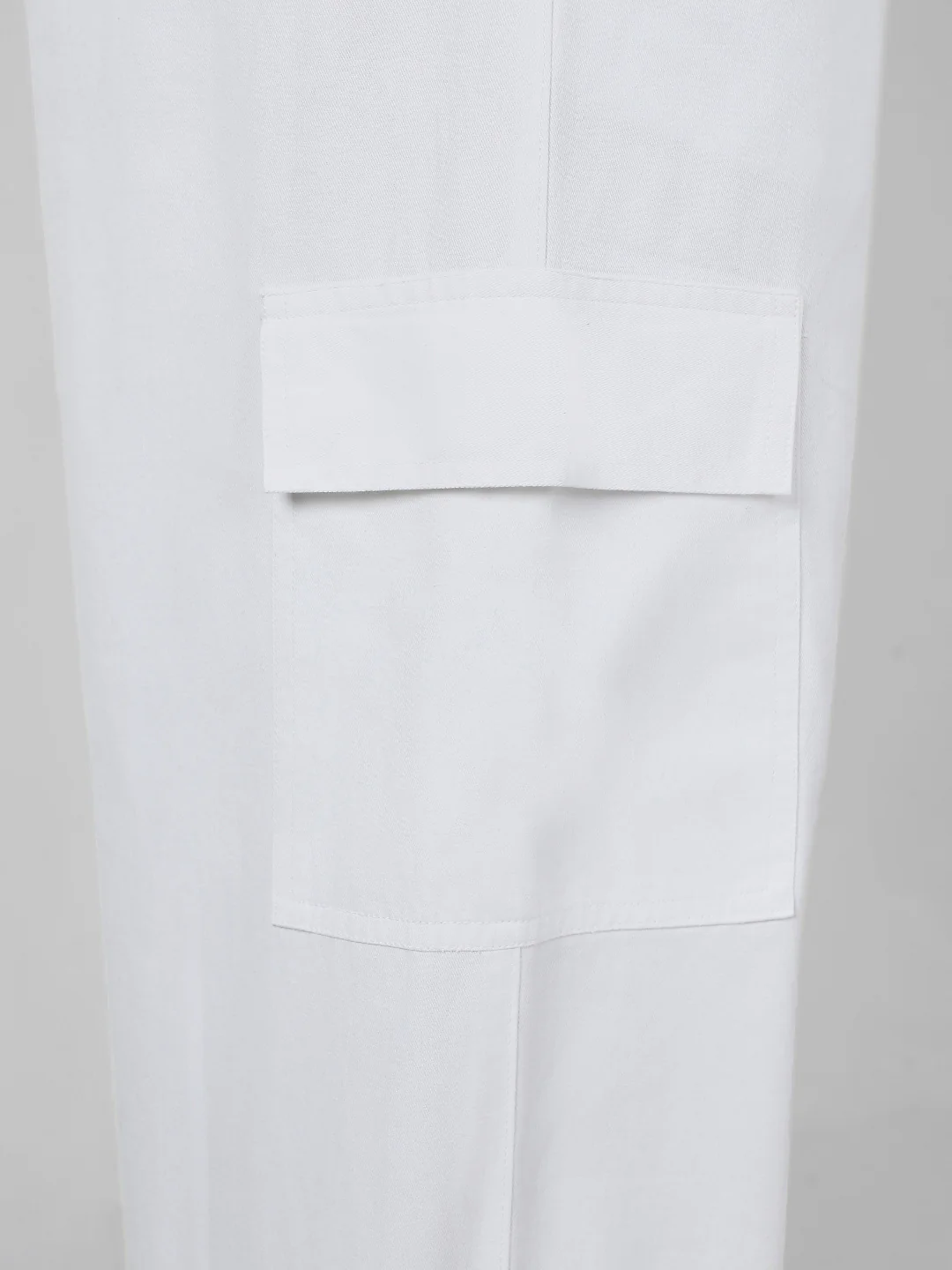 Plus Men's White Loose Baggy Fit Solid Cargo Chino Pant with 6 Pockets Non-Stretchable - Image 5