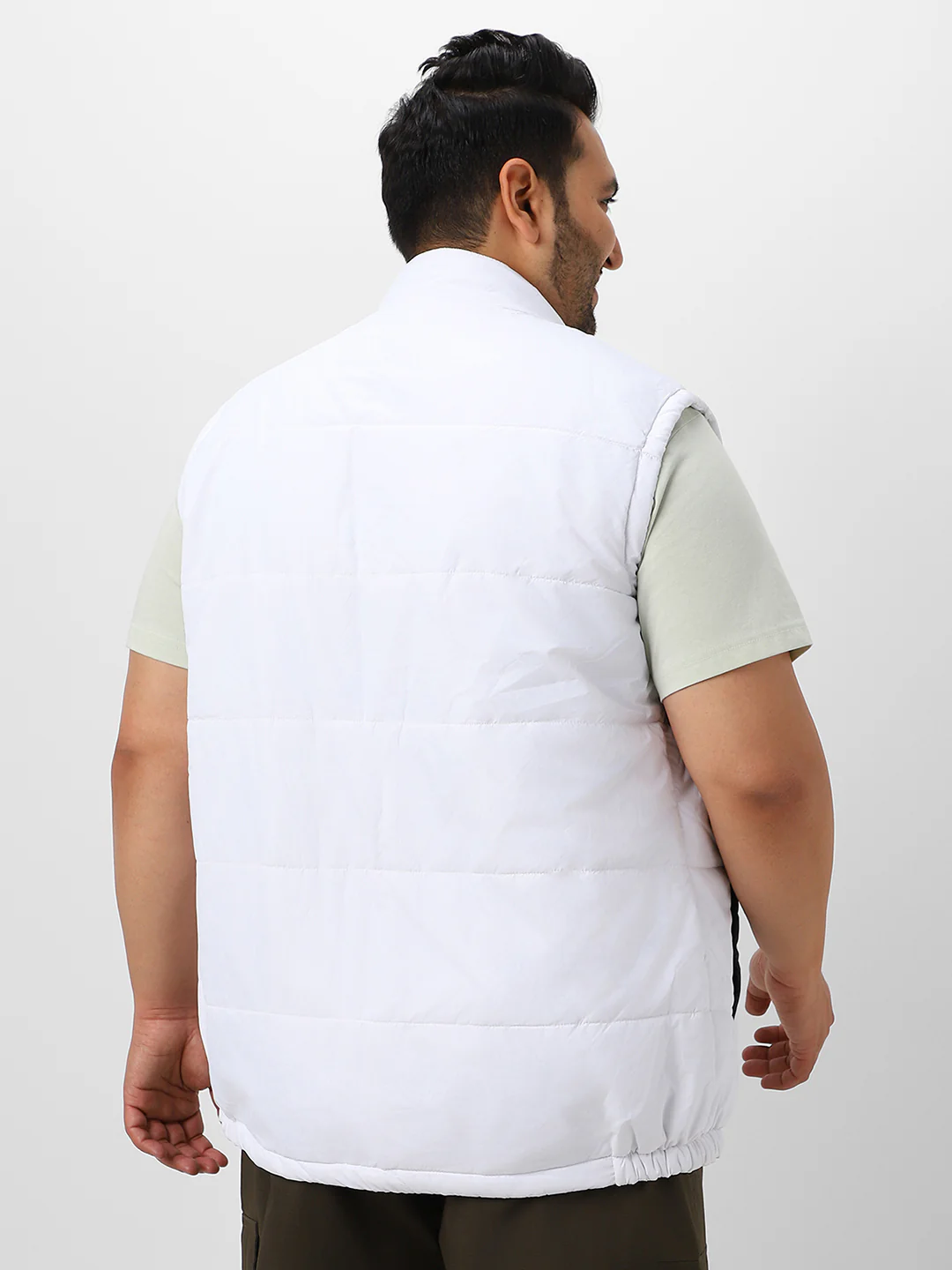 Plus Men's White Sleeveless Zippered Puffer Jacket - Image 3